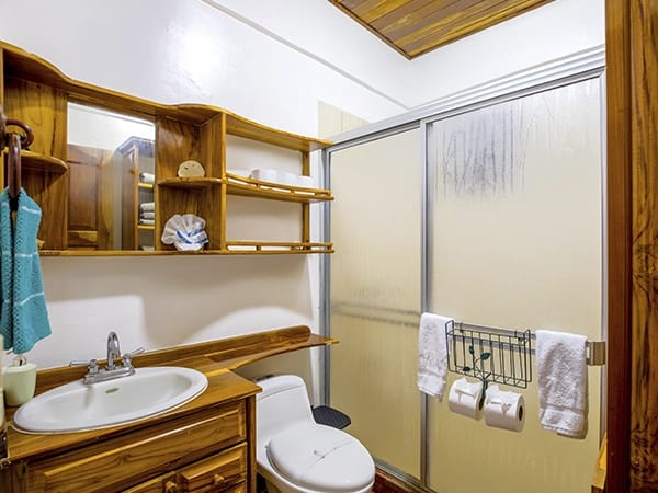 Casa Aloha Bathroom vacation rentals for several families nosara