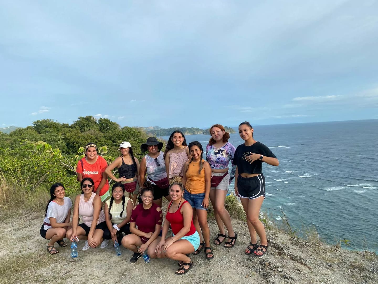Group of students on a hike to Playa Izquierda next to Playa Sámara mirador playa izquierda samara