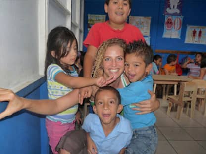 volunteering with children costa rica