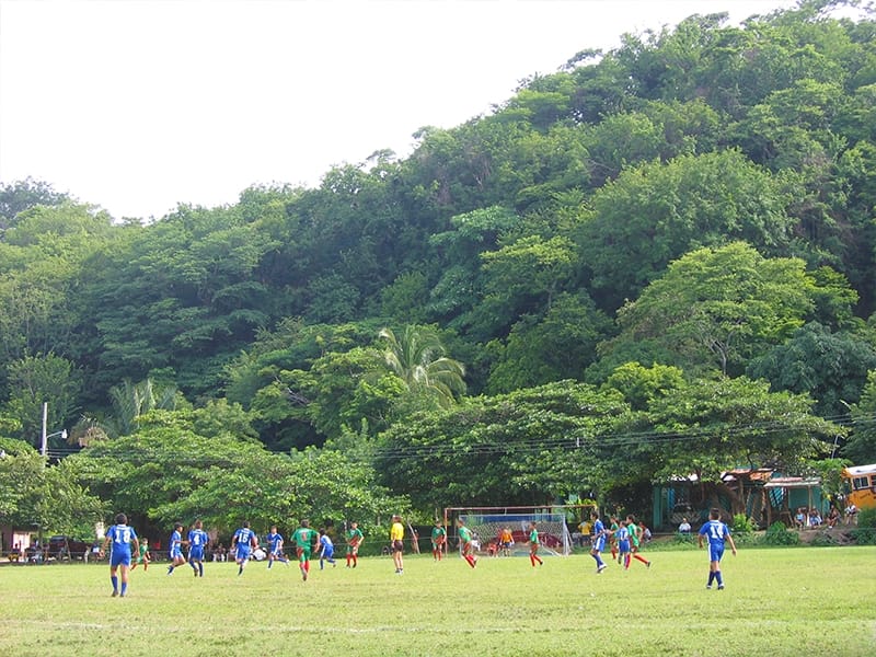 local soccer games heredia"